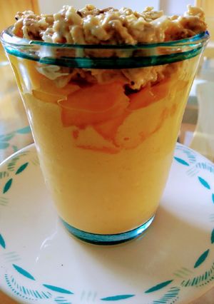 Una foto de Postre de Mango y Granola