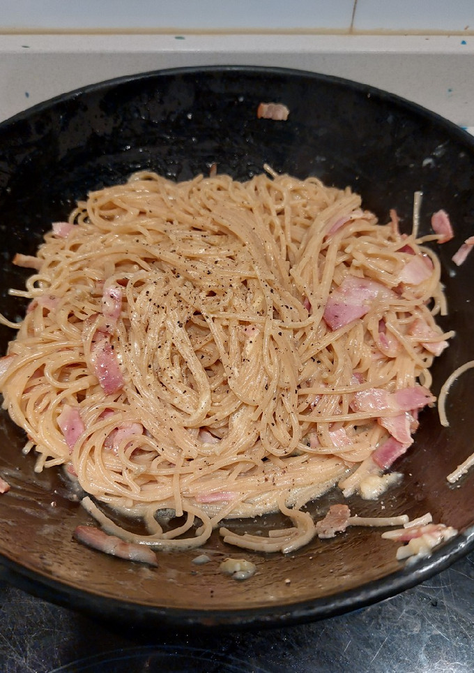 Una foto de Espaguetis a la carbonara express