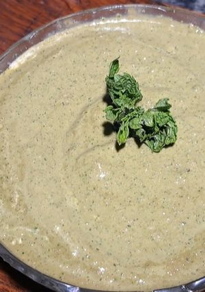 A picture of Mayonnaise coriander mint leaves chutney.