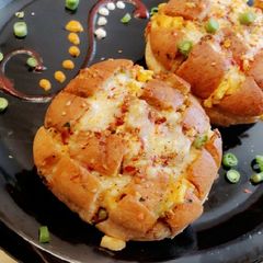 Schezwan cheese pull apart A picture of Schezwan cheese pull apart.