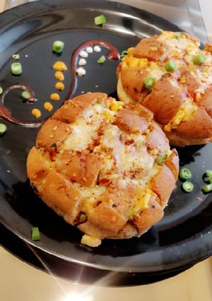 A picture of Schezwan cheese pull apart.