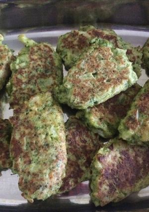 Una foto de Buñuelos de brócoli ideales para el lunch de los peques