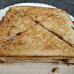 A picture of Dahi malai sandwich.