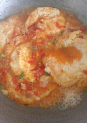 Foto resep Telur ceplok asam pedas