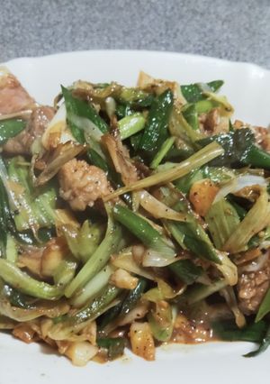 蒜苗炒三層肉 的食譜成品照片