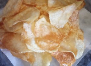 Foto principal de Patatas fritas cortadas con mandolina