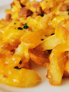 Una foto de Patatas francesas con Panceta y Queso