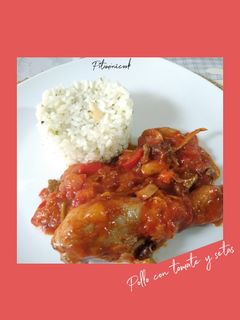 Una foto de Pollo con tomate y setas