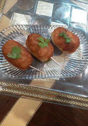A picture of Paneer stuffed rolls.