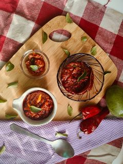 चटपटी गीली लाल मिर्च की चटनी रेसिपी मुख्य फोटो