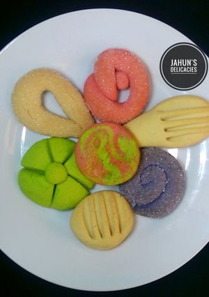 A picture of Colored Cookies 2.