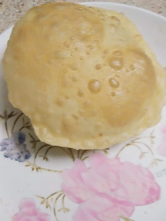 சோலா பூரி (Chola poori recipe in tamil) செய்முறை முக்கிய புகைப்படம்
