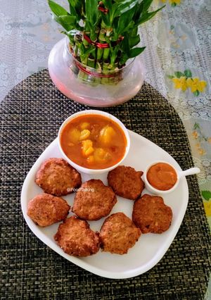 A picture of Dal Vada Aloo Dum Chutney.