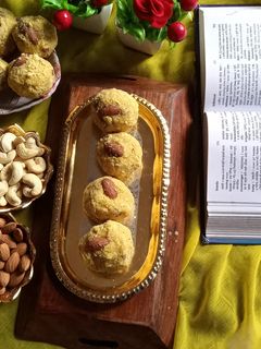 बेसन पिन्नी (besan pinni recipe in Hindi) रेसिपी मुख्य फोटो