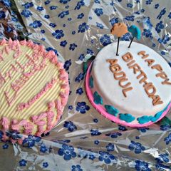 A picture of Cake covering (foundant and butter icing.