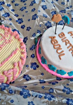 A picture of Cake covering (foundant and butter icing.