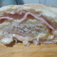 A picture of Pan casero y Pan casero relleno.