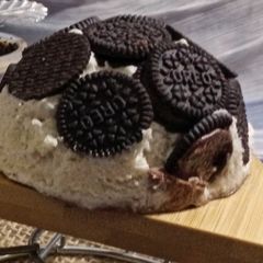 A picture of Oreo cheese cake.
