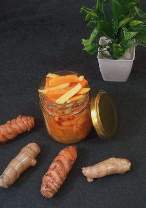 हल्दी का आचार(haldi ka achar recipe in hindi) रेसिपी मुख्य फोटो