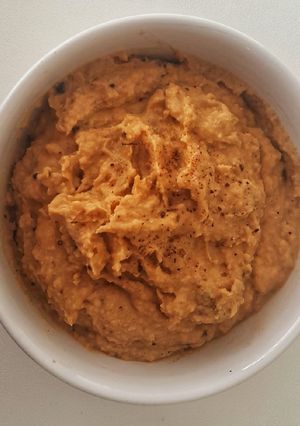 Une photo de Houmous à l'ail noir