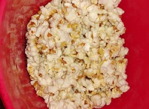 Una foto de Palomitas dulces en microondas