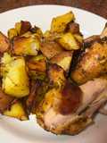 Patitas de pollo con papas rústicas al horno