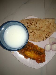 સરગવા બટાકા નું સુકુ શાક (Saragva Bataka Suku Shak Recipe In Gujarati) રેસીપી મુખ્ય ફોટો