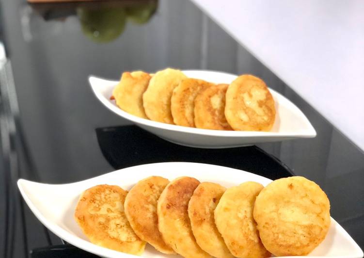 Voici la recette Mini pancakes pommé-chèvre frais Délicieux garanti