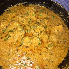 A picture of Restaurant style butter chicken.