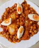 Merluza con garbanzos y tomate