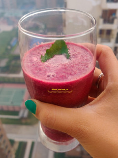 A picture of Beetroot Spinach tangy Smoothie.