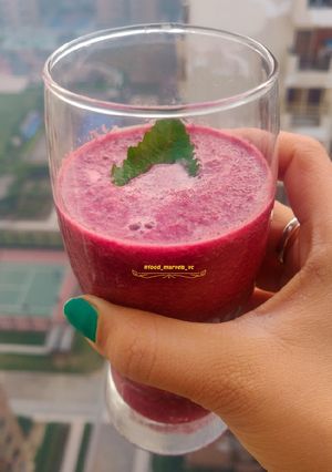 A picture of Beetroot Spinach tangy Smoothie.