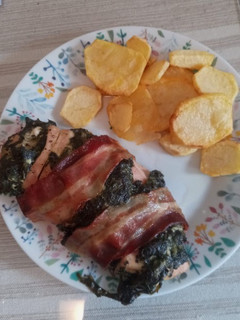 Una foto de ~ Pechuga al horno rellena de espinacas con nata ~