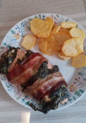 Una foto de ~ Pechuga al horno rellena de espinacas con nata ~