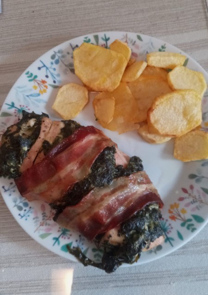 Una foto de ~ Pechuga al horno rellena de espinacas con nata ~