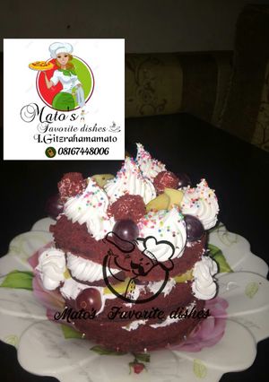 A picture of Mini red valvet fruit cake.