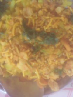 ઈન્દોરી પૌંઆ (Indori Poha Recipe In Gujarati) રેસીપી મુખ્ય ફોટો