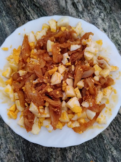 Una foto de Mojete de bacalao y huevo duro