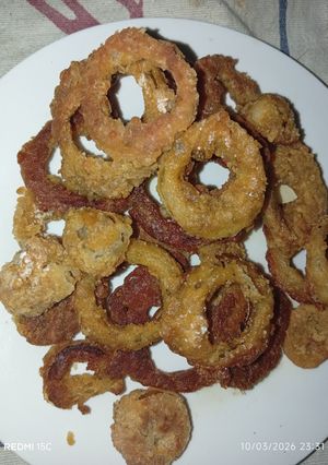 Una foto de Aros de cebolla y croquetas