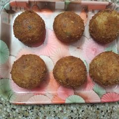 A picture of Crispy cheese balls.