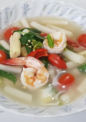 รูปของ ต้มยำกุ้งไหลบัวน้ำใสใบกะเพรา