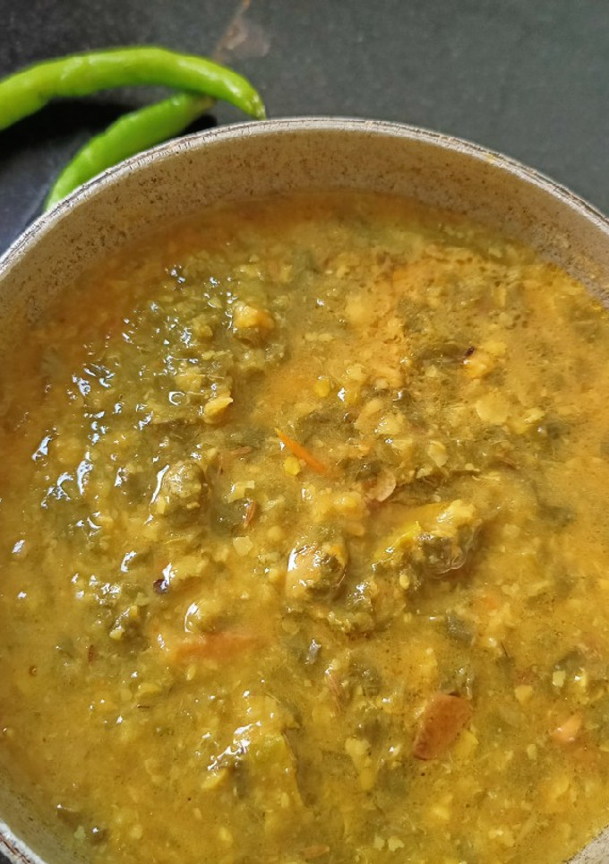 दाल पालक सब्जी (dal palak sabzi recipe in Hindi) रेसिपी मुख्य फोटो