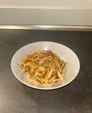 Noodles con pollo e verdure