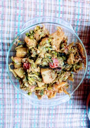 মটরশুটি দিয়ে  নিরামিশষ বাধাকপির ঘন্ট(badhakopir ghonto recipe in Bengali) রেসিপির প্রধান ছবি