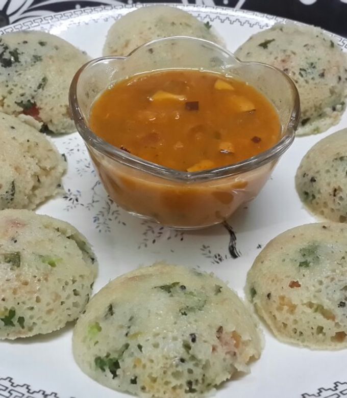 A picture of Instant Veg Rava Idli in Microwave.