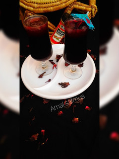 A picture of 5 ingredients cinnamon hibiscus drink.