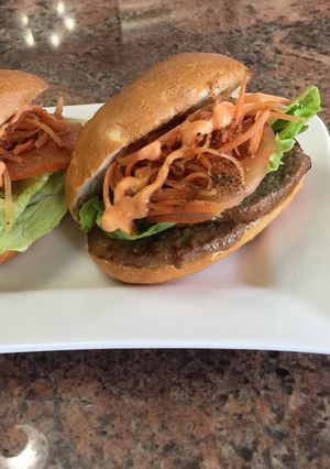 Hình của món Beef teriyaki sandwich-Bánh mì bò nướng.