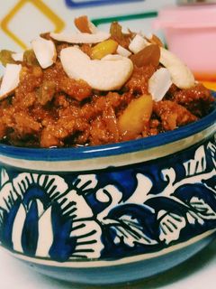 गाजर का हलवा (gajar ka halwa recipe in Hindi) रेसिपी मुख्य फोटो