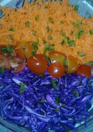 Una foto de Ensalada repollo morado!!!😄🍜