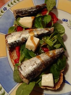 Una foto de Tosta de sardinas